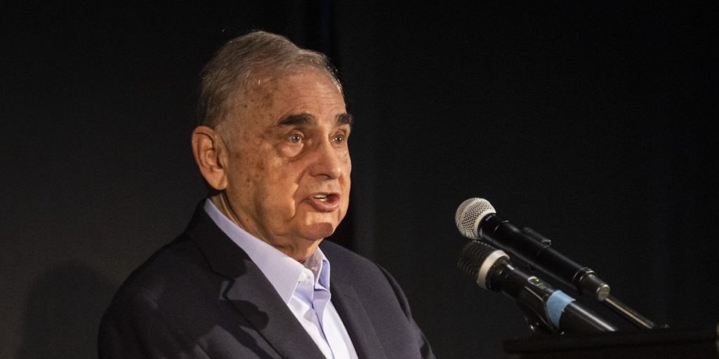 Casino Tycoon Neil Bluhm Predicts Growth in Online Casinos